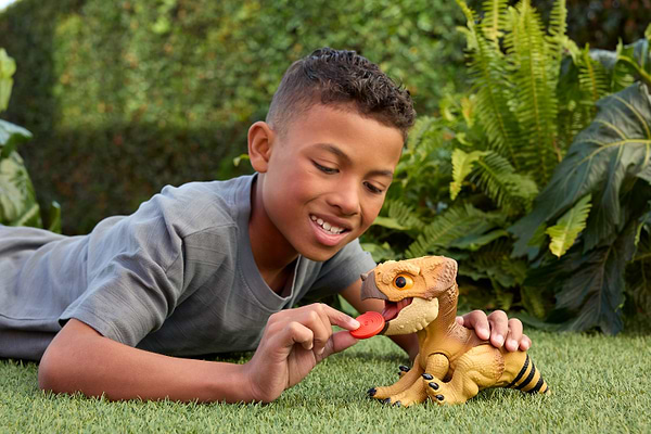 Фото - Интерактивная фигурка Jurassic World Детеныш (JGC01)