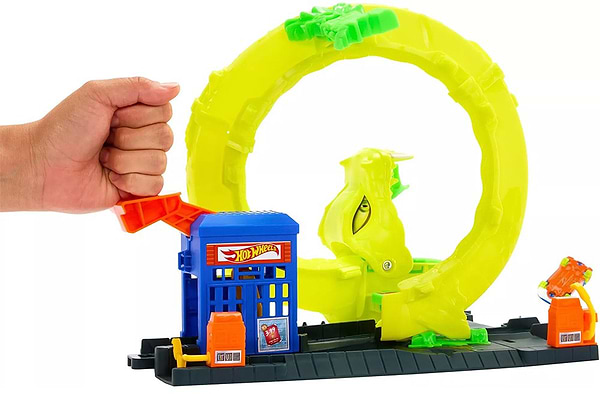 Фото - Ігровий набір Hot Wheels Спіральна атака Змії серії Небезпечні створіння(JBM63)