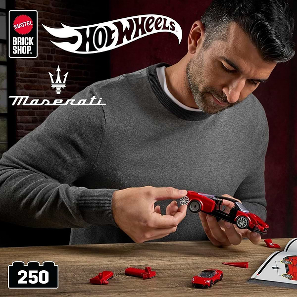 Фото - Колекційна машинка-конструктор Hot Wheels Brick Shop Speed ​​Maserati 250 деталей (JFR90)