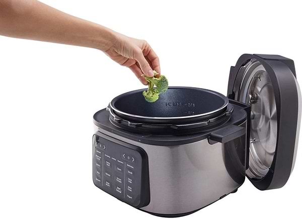 Фото - Мультиварка-скороварка Hisense HMC6SBK