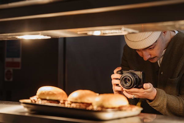 Фото - Фотокамера беззеркальная Canon EOS R50 V RF-S 14-30 IS STM PZ Content Creator Kit (6895C030AA)