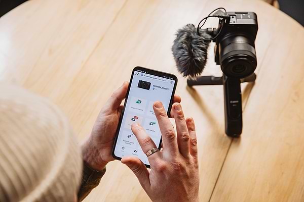 Фото - Фотокамера беззеркальная Canon EOS R50 V RF-S 14-30 IS STM PZ Content Creator Kit (6895C030AA)