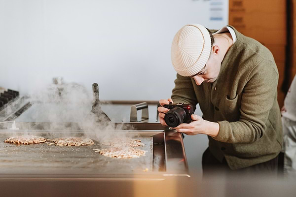 Фото - Фотокамера беззеркальная Canon EOS R50 V RF-S 14-30 IS STM PZ Content Creator Kit (6895C030AA)