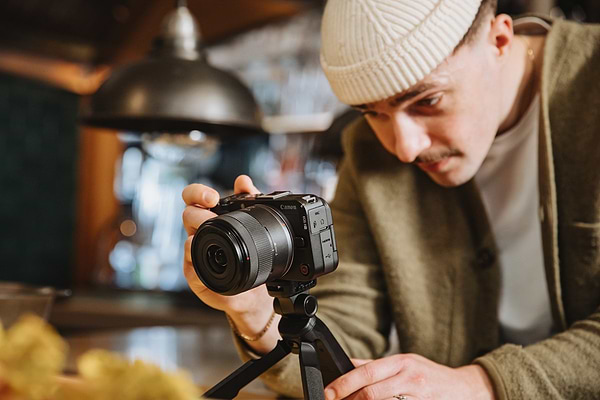 Фото - Фотокамера беззеркальная Canon EOS R50 V RF-S 14-30 IS STM PZ Content Creator Kit (6895C030AA)