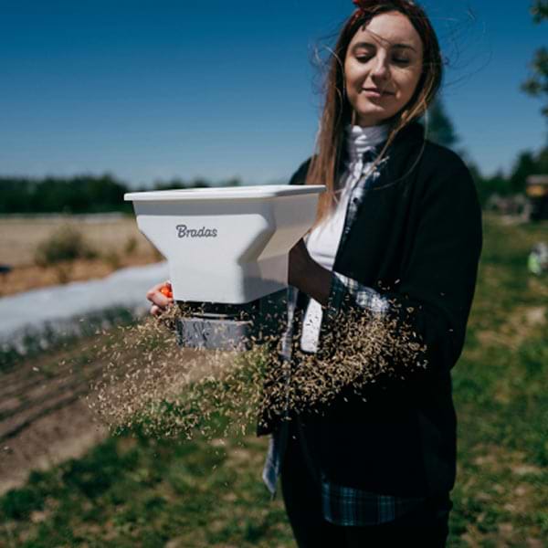 Фото - Розкидувач-сівалка BRADAS 3 л, WHITE LINE (WL-SE102)