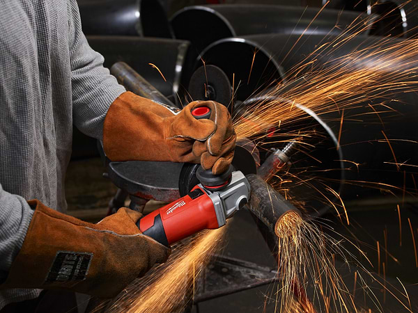 Фото - Болгарка Milwaukee AGV 15-125 XE 1550Вт 125 мм (4933428127)