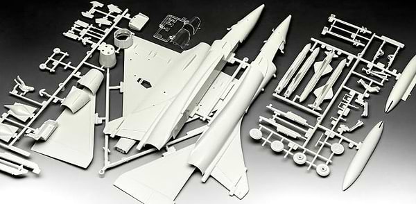 Фото - Набор для моделирования техники Revell Самолет Dassault Mirage 2000C (RVL-03813)