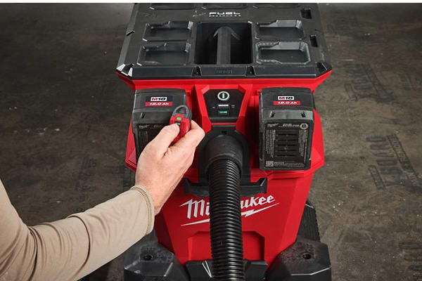 Фото - Пылесос моющий с контейнером Milwaukee M18 F2VC23LG2-0 (4933500140)