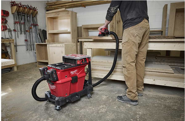 Фото - Пылесос моющий с контейнером Milwaukee M18 F2VC23LG2-0 (4933500140)