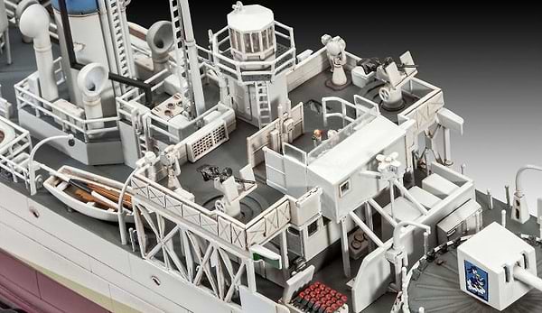 Фото - Набір для моделювання техніки Revell Корвет класу Флауер HMCS Snowberry (RVL-05132)