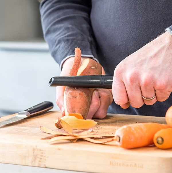 Фото - Овощечистка KitchenAid Classic 22 см черный (KCG112OHOBE)