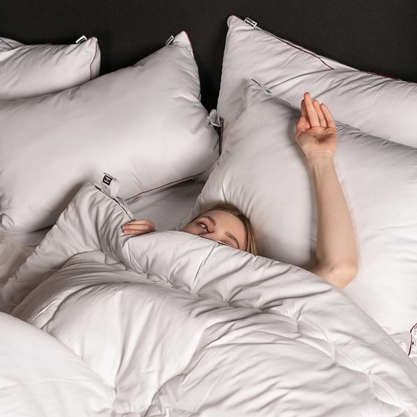 Фото - Подушка стандартна MirSon шовкова Hand Made DeLuxe Natural 946 середня 40x60 (2200000557629)