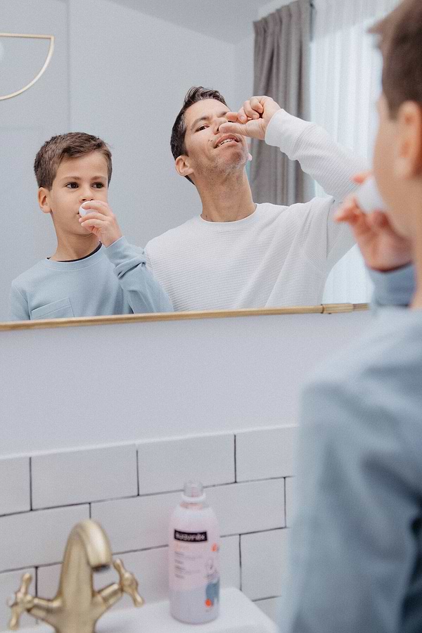 Фото - Ополаскиватель для полости рта детский Suavinex Junior от 6 лет со вкусом клубники 500 мл (309019)