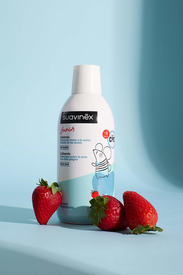 Фото - Ополаскиватель для полости рта детский Suavinex Junior от 6 лет со вкусом клубники 500 мл (309019)