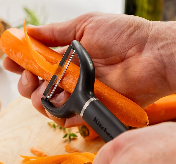 Фото - Овощечистка KitchenAid Classic 17.5 см черный (KHH145OHOBEG)