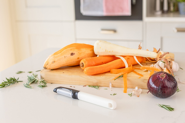 Фото - Овощечистка KitchenAid Classic 20 см белый (KHA112OHPNG)