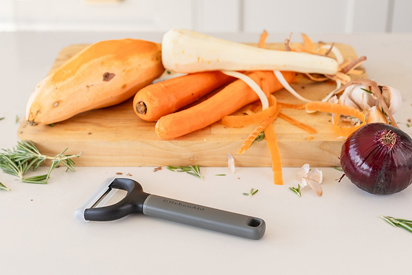 Фото - Овощечистка KitchenAid Classic 18 см серый (KHA145OHCHGG)