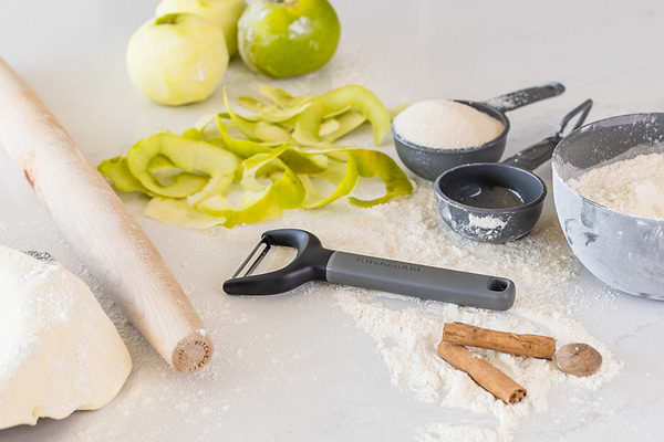 Фото - Овощечистка KitchenAid Classic 18 см серый (KHA145OHCHGG)