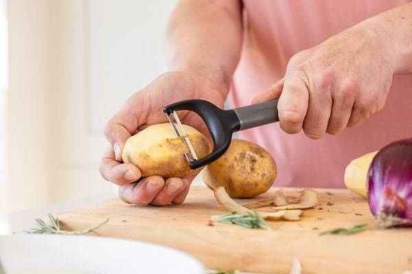 Фото - Овощечистка KitchenAid Classic 18 см серый (KHA145OHCHGG)