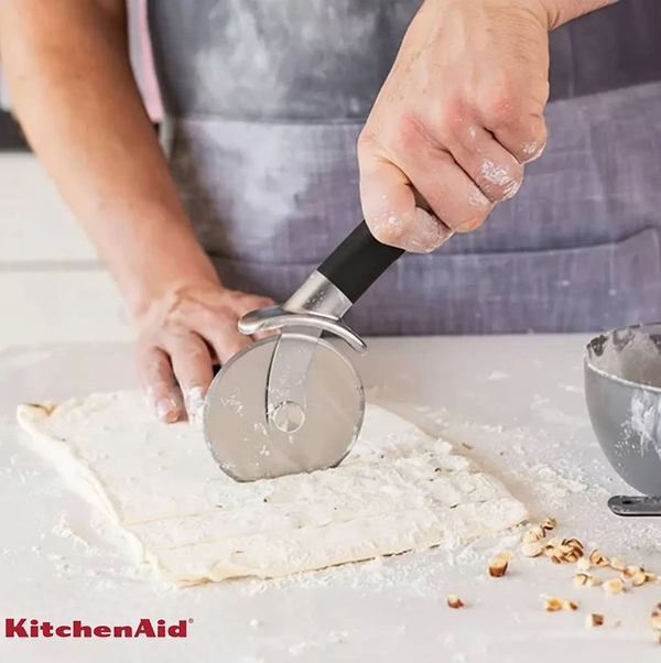 Фото - Ніж для піци KitchenAid Classic 24 см чорний (KHH113OHOBEG)