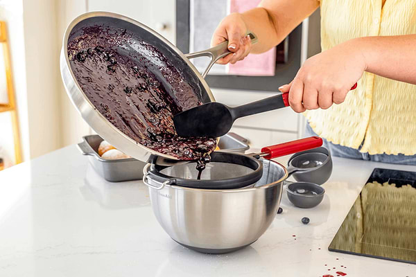 Фото - Сито KitchenAid 18 см червоний (KHA161OHEREG)