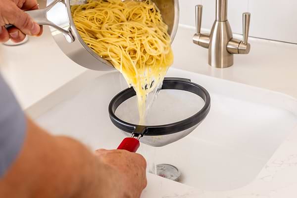 Фото - Сито KitchenAid 18 см червоний (KHA161OHEREG)