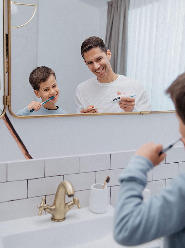 Фото - Зубна щітка мануальна дитяча Suavinex від 6 років STAGE 3 синя (403018)