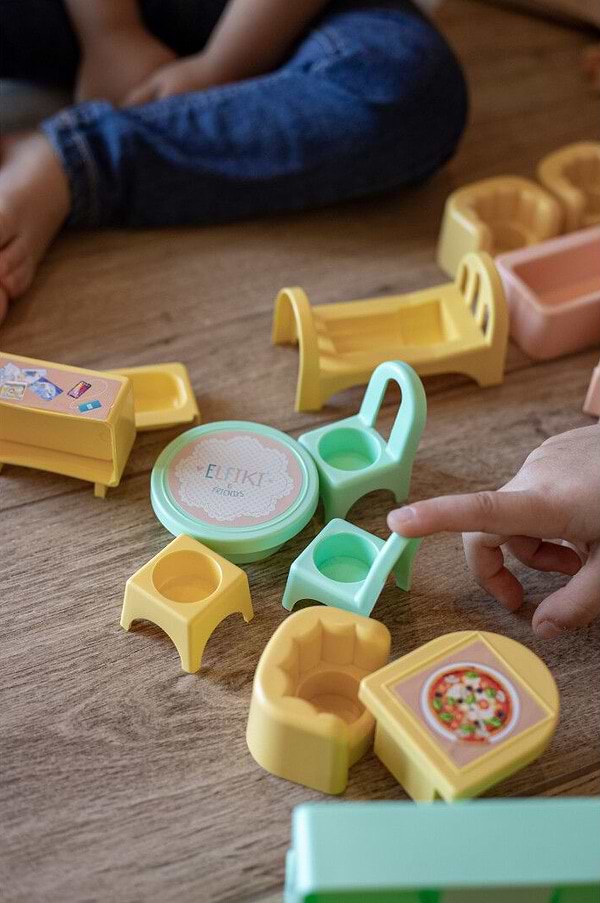 Фото - Меблі і будиночки для ляльки ELFIKI вітальня 8 ел. (39789)