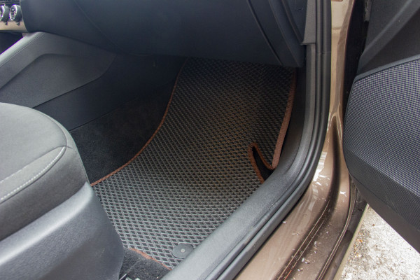 Фото - Коврики из экокожи в салон авто передние EVAtech для Octavia A7 AT Skoda 2013-2020 3 поколение Liftback EU (SK3639A2AV4BBB)