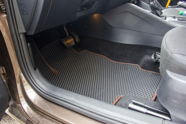 Фото - Коврики из экокожи в салон авто передние EVAtech для Octavia A7 AT Skoda 2013-2020 3 поколение Liftback EU (SK3639A2AV4BBB)