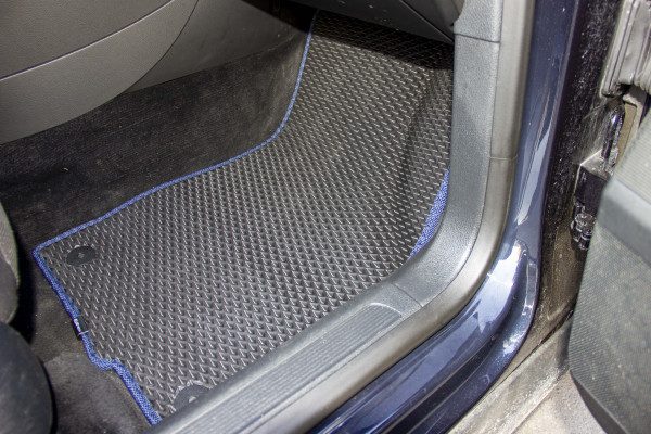 Фото - Коврики из экокожи в салон авто передние EVAtech для Passat (B6) (with armrest) Volkswagen 2005-2010 6 поколение Sedan EU VW31277AO2TL4BBB