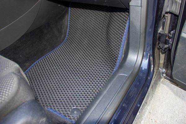 Фото - Коврики из экокожи в салон авто передние EVAtech для Passat (B6) (with armrest) Volkswagen 2005-2010 6 поколение Sedan EU VW31277AO2TL4BBB