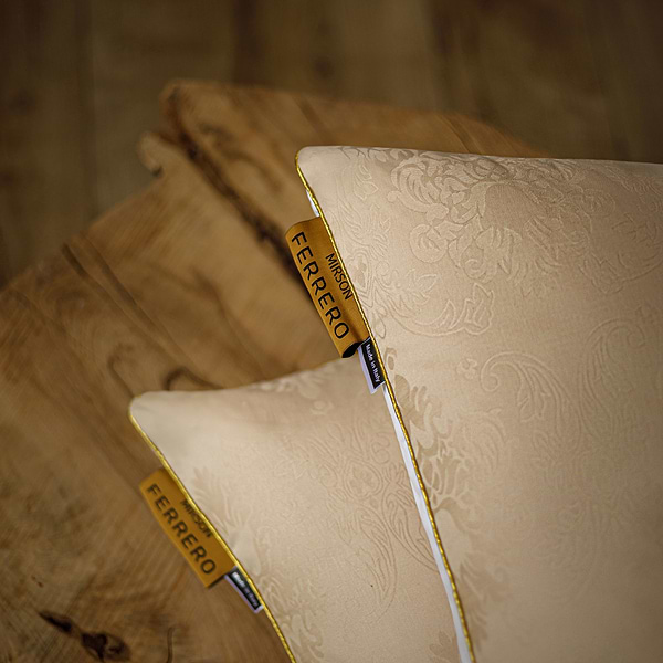 Фото - Подушка стандартная MirSon №15-07 Ferrero Gold 60х60 см (2200011164069)