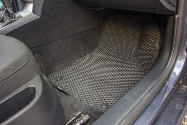 Фото - Килимки з екошкіри в салон авто передні EVAtech для Octavia A5 (AT, 8 clips) Skoda 2004-2013 2 покоління Liftback EU (SK12152AD2AV4BBB)