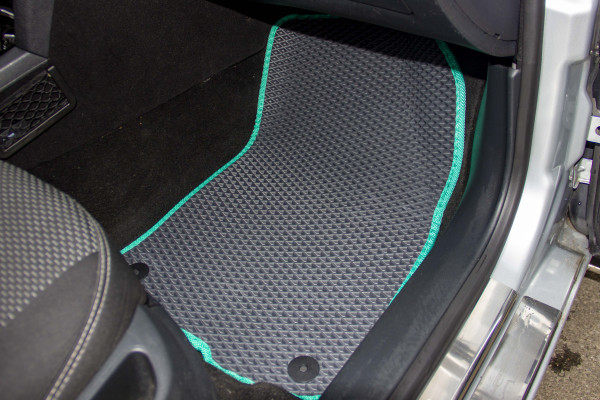 Фото - Килимки з екошкіри в салон авто передні EVAtech для Octavia A5 (AT, 8 clips) Skoda 2004-2013 2 покоління Liftback EU (SK12152AD2AV4BBB)