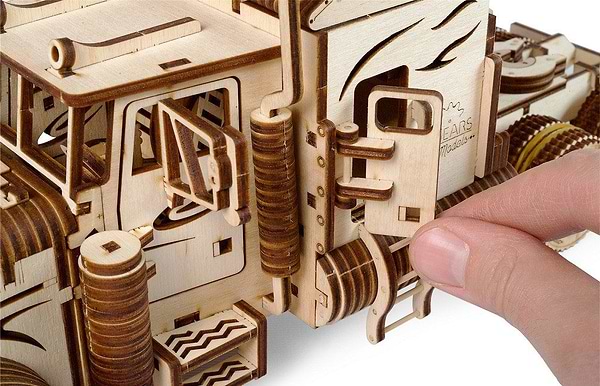 Фото - 3D пазлы Ugears Тягач VM-03 (70056)
