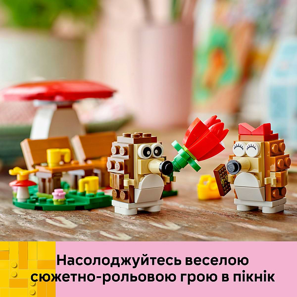 Фото - Конструктор LEGO Iconic Романтический пикник ежиков (40711)