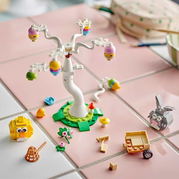 Фото - Конструктор LEGO  Iconic Великодній кролик і полювання на курячі яйця (40808)