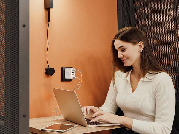 Фото - Сетевое зарядное устройство Avermedia GC313 CORE GO 100Вт 2хUSB-С, 1хUSB-A, 1xHDMI White (40AAGC313AWP)