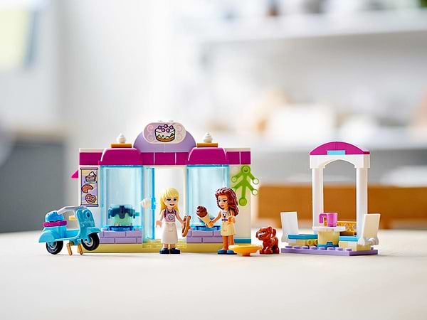 Фото - Конструктор LEGO Friends Кондитерская в Хартлейк-Сити (41440)