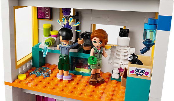 Фото - Конструктор LEGO Friends Хартлейк-Сіті: міжнародна школа (41731)