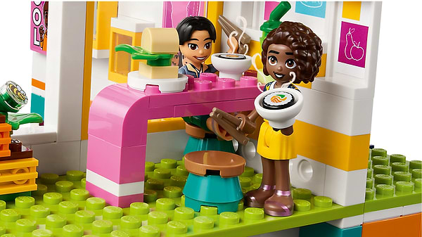 Фото - Конструктор LEGO Friends Хартлейк-Сіті: міжнародна школа (41731)