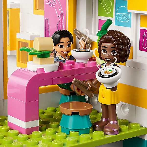 Фото - Конструктор LEGO Friends Хартлейк-Сіті: міжнародна школа (41731)