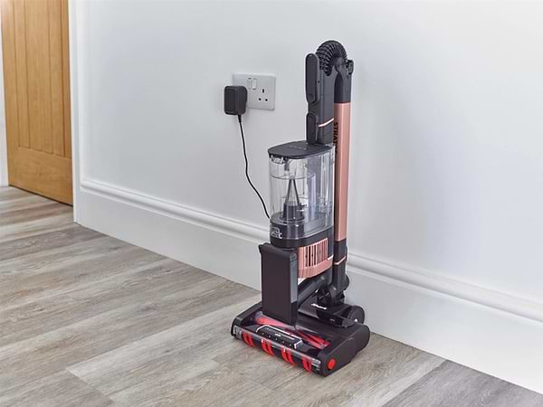 Фото - Пылесос ручной для дома Shark Stratos Anti Hair Wrap Plus (IZ400EU)