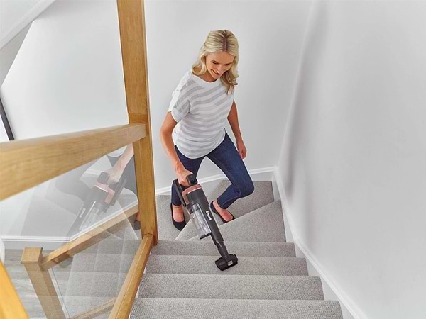 Фото - Пылесос ручной для дома Shark Stratos Anti Hair Wrap Plus (IZ400EU)