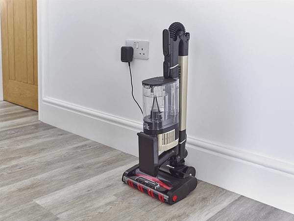 Фото - Пылесос ручной для дома Shark Stratos Anti Hair Wrap Plus Pet Pro (IZ400EUT)