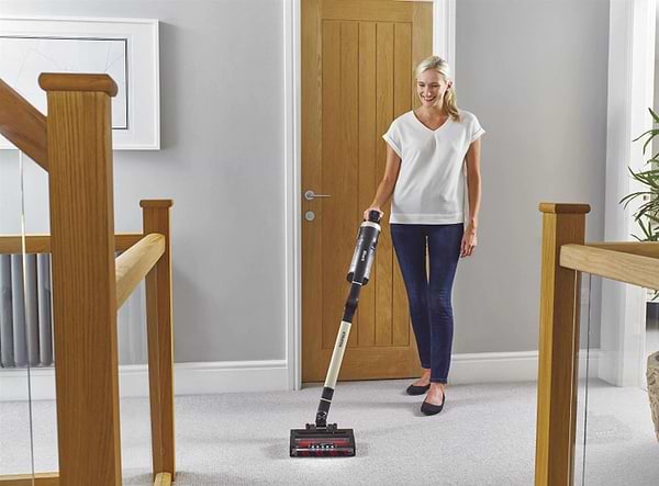 Фото - Пылесос ручной для дома Shark Stratos Anti Hair Wrap Plus Pet Pro (IZ400EUT)