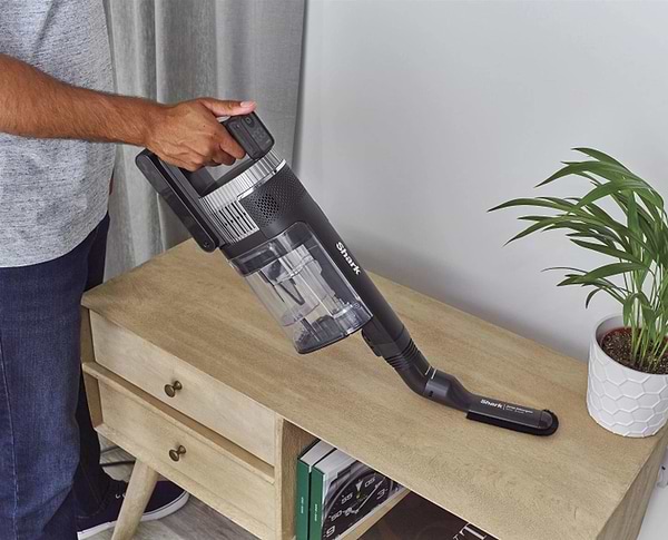 Фото - Пилосос ручний для дому Shark Stratos Anti Hair Wrap Plus Pet Pro (IZ420EUT)