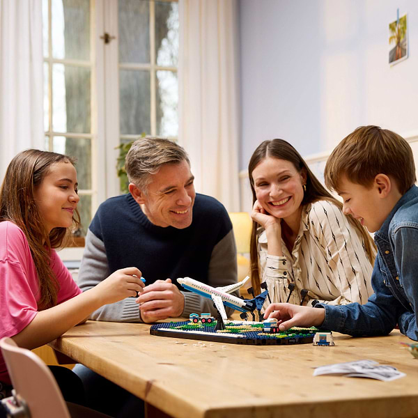 Фото - Конструктор LEGO Family Миті з подорожей (41838)