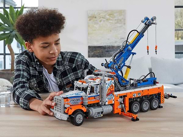 Фото - Конструктор LEGO Technic Вантажний евакуатор (42128)